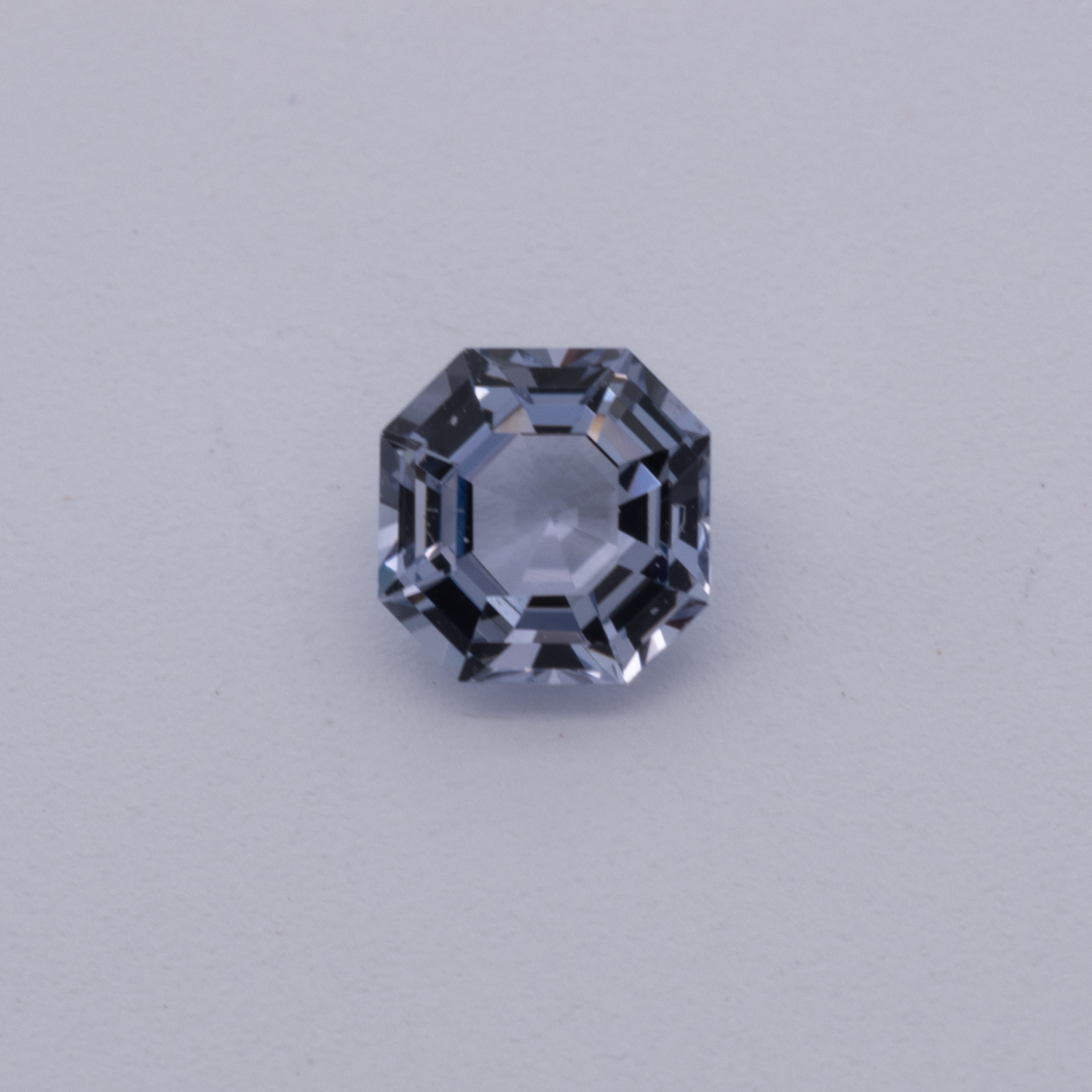 Spinell - lila, asscher, 4x4 mm, 0.33 cts, Nr. SP90128