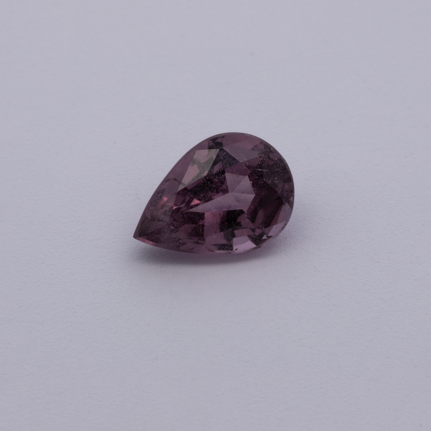 Spinell - lila, birnform, 7x5 mm, 0.82 cts, Nr. SP90135