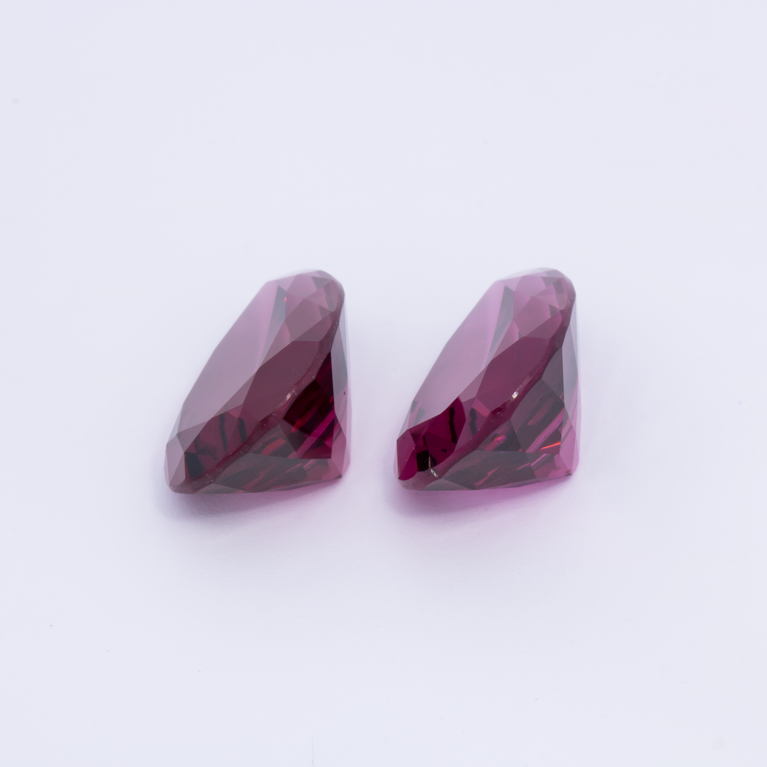 Royal Purple Garnet Paar - rot, birnform, 14.5x10 mm, 13.13 cts, Nr. RP94006