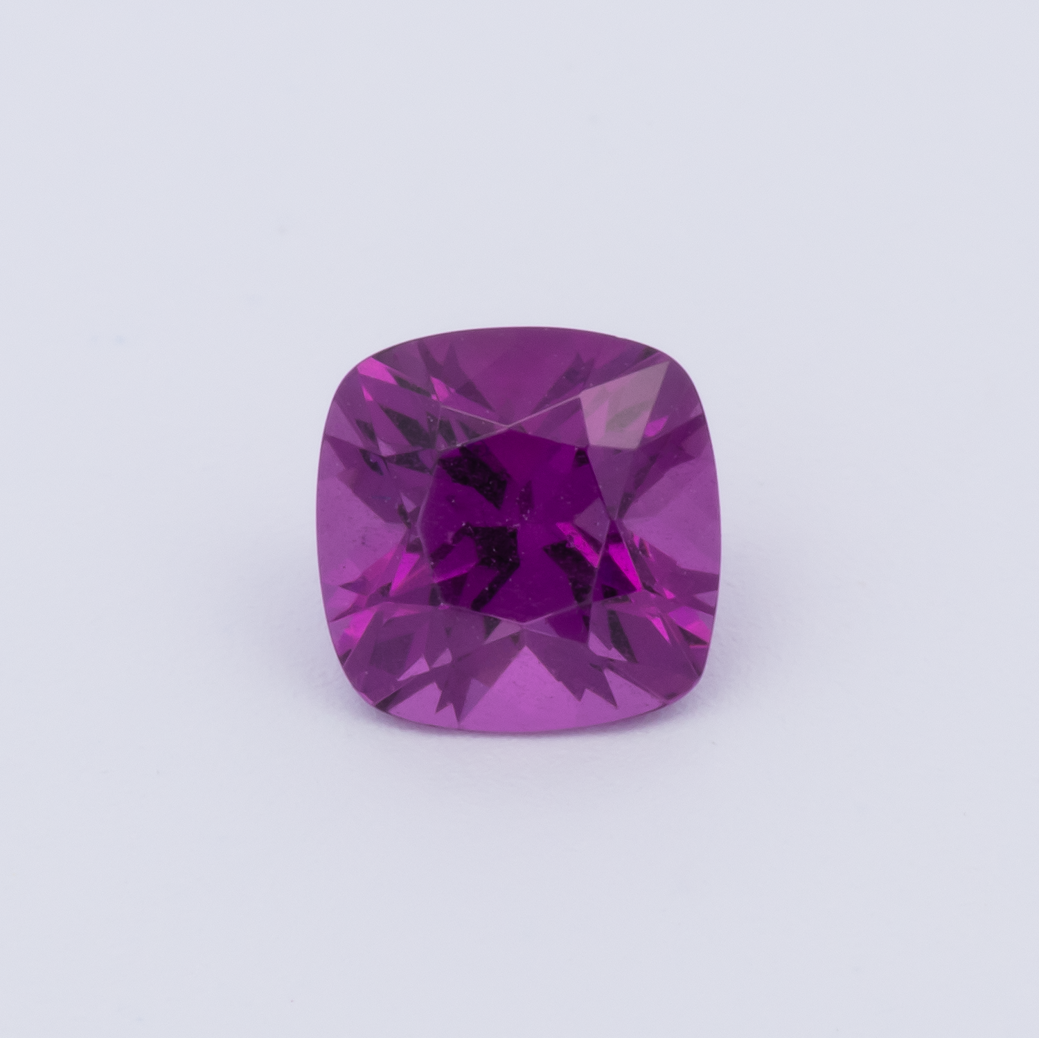 Royal Purple Garnet - lila, antik, 5x5 mm, 0.69 cts, Nr. RP94022