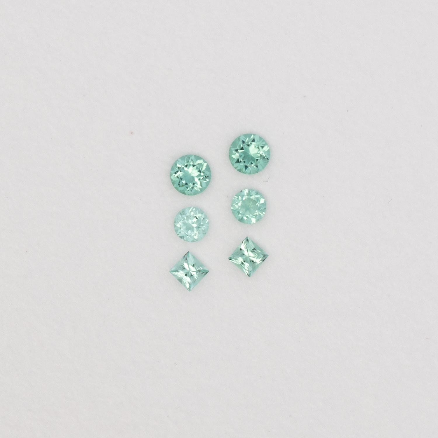 Turmalin im Set - grün, rechteck & rund, 3.5x3.5 & 3.0x3.0 & 2.5x2.5 mm, 0.67 cts, Nr. SET99079