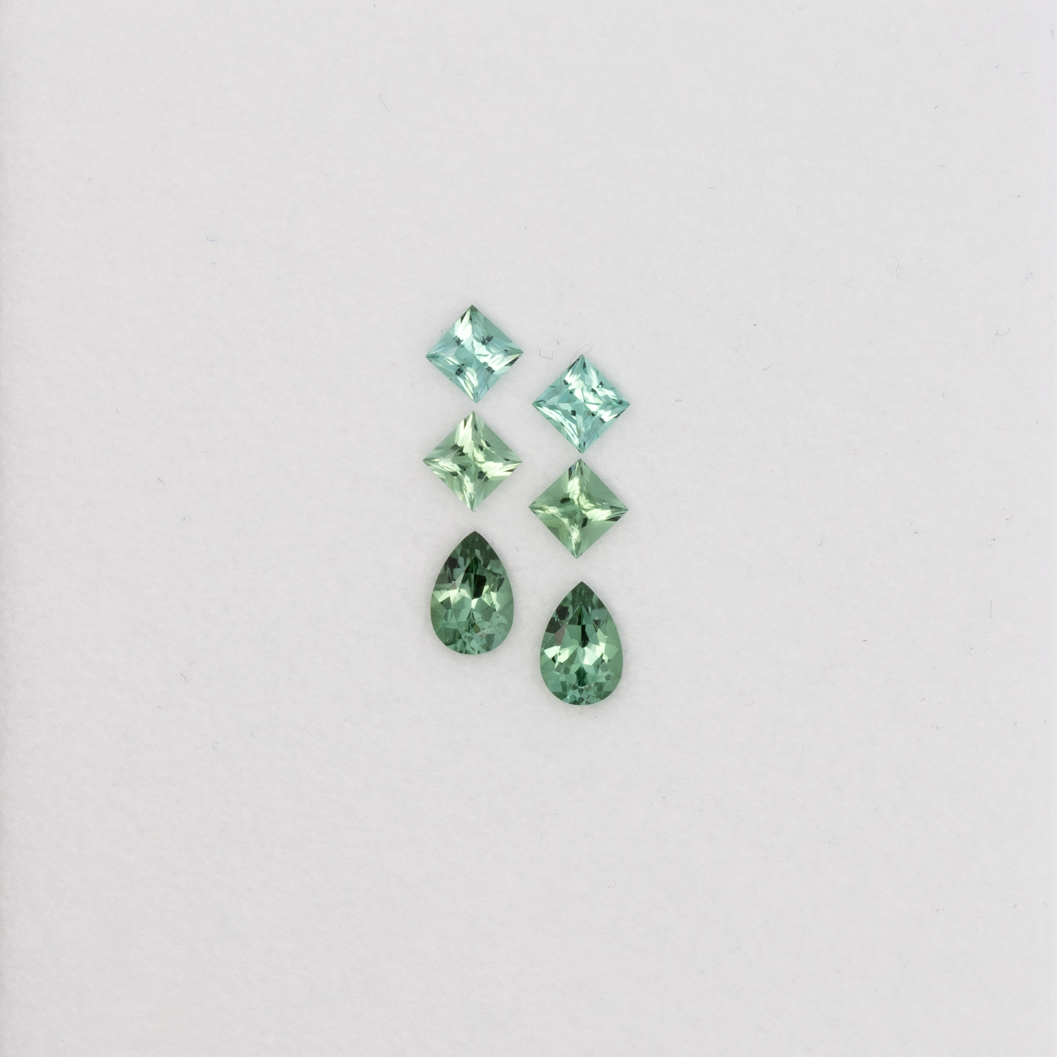 Turmalin im Set - grün, birnform & rechteck, 3.5x3.5 & 3.5x3.5 & 6.0x4.0 mm, 1.48 cts, Nr. SET99082