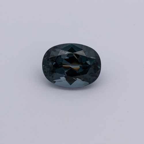 Spinell - grau & blau, oval, 8.2x6.1 mm, 1.78 cts, Nr. SP90103