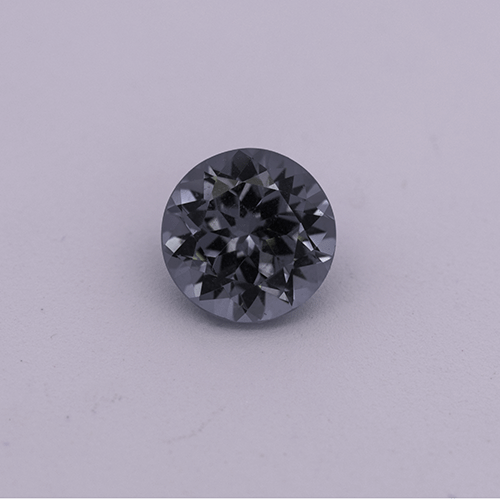 Spinell - grau, rund, 5.6x5.6 mm, 0.77 cts, Nr. SP90108