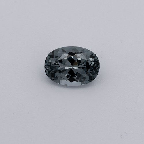 Spinell - grau, oval, 7x5.1 mm, 0.98 cts, Nr. SP90122