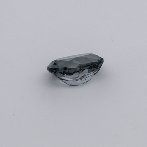 Spinell - grau, oval, 7x5.1 mm, 0.98 cts, Nr. SP90122