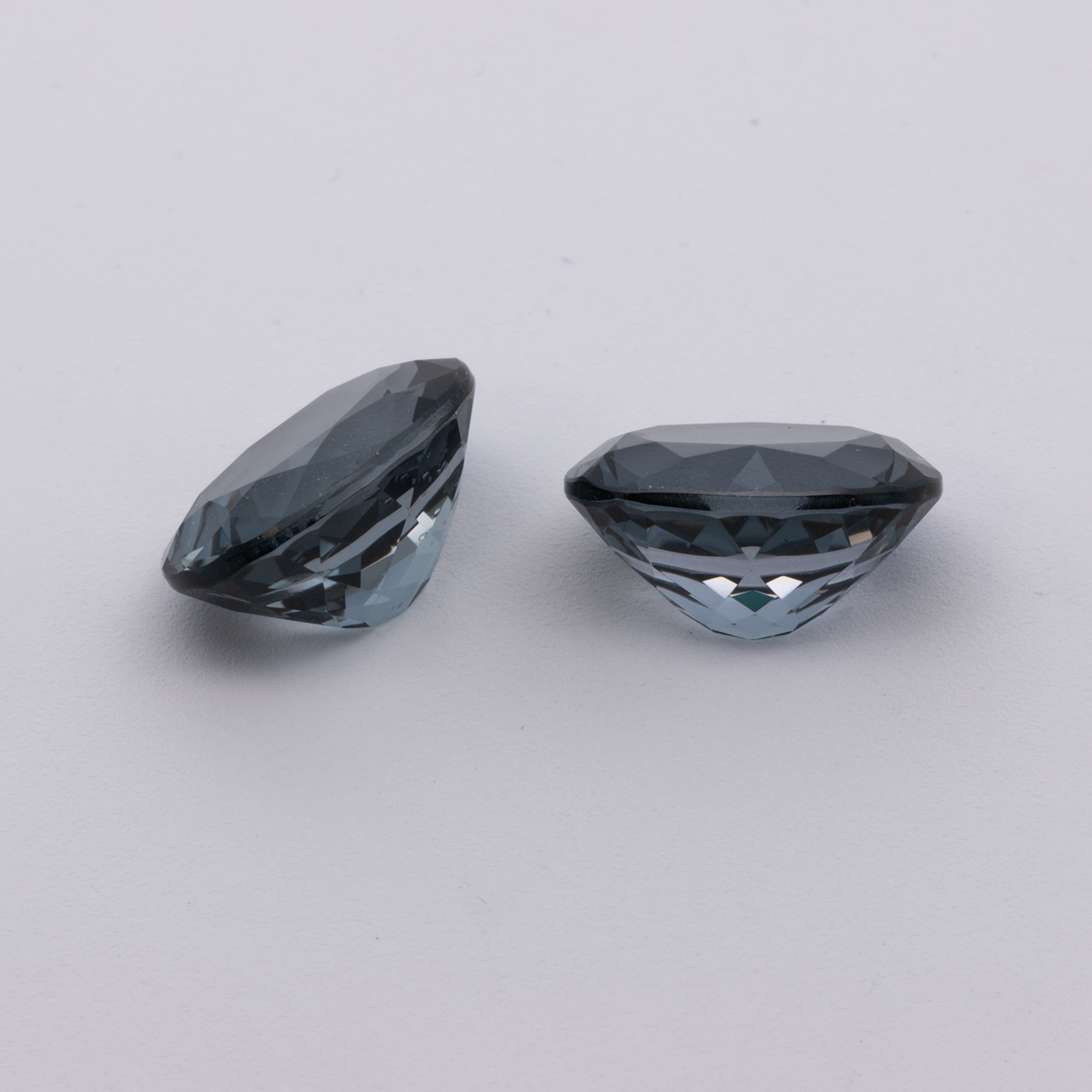 Spinell Paar - grau, oval, 9x7 mm, 4.94 cts, Nr. SP90124