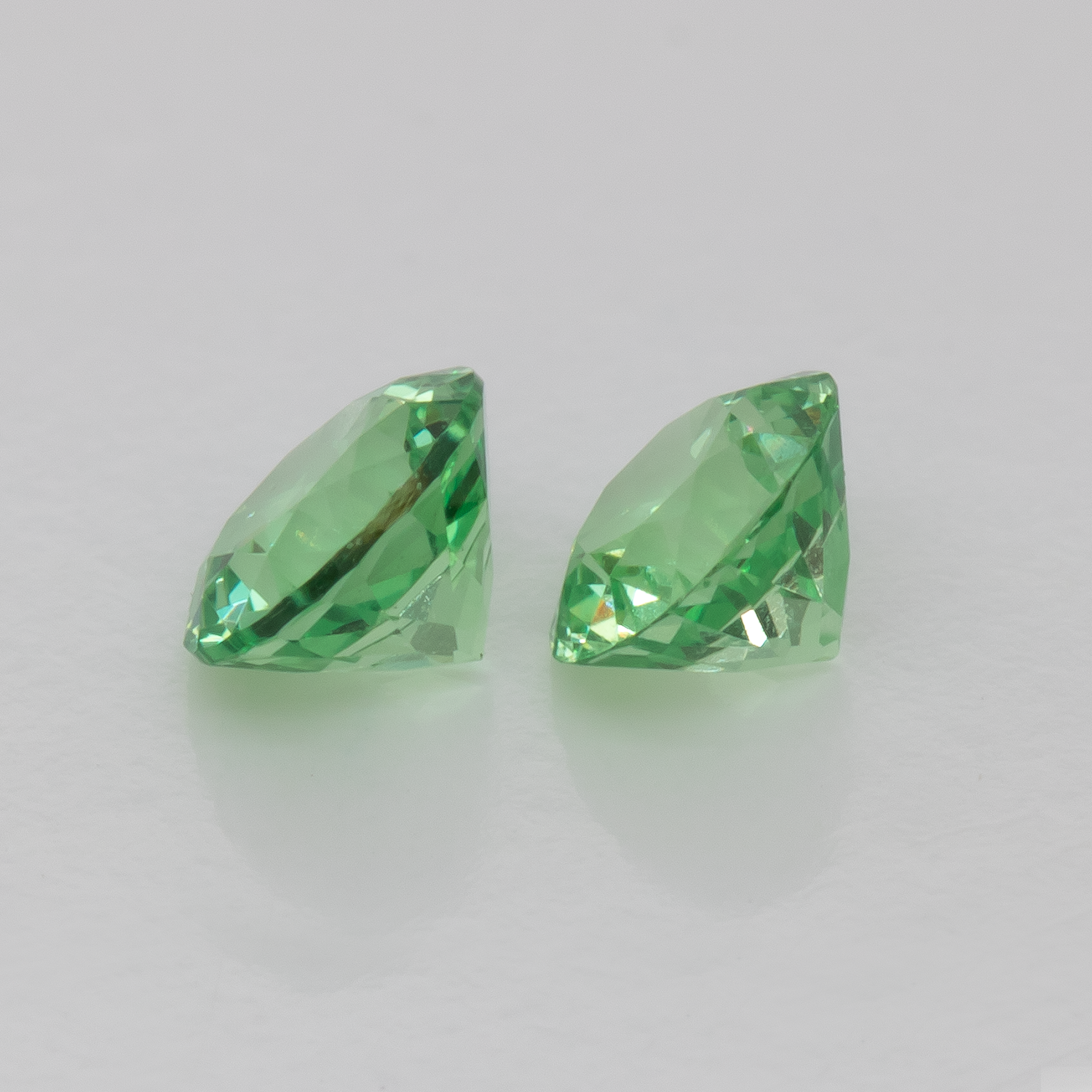 Tsavorit Paar - grün, rund, 3.3x3.3 mm, 0.33 cts, Nr. TS91015